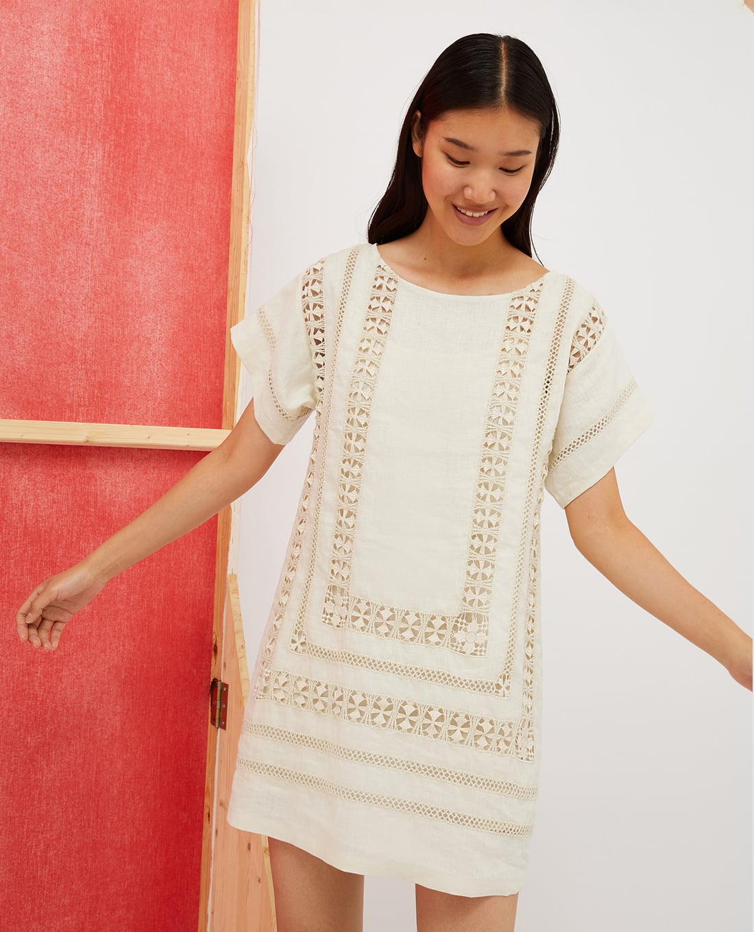 MAX&Co. - Đầm mini cổ tròn tay ngắn phối ren thổ cẩm Lagos