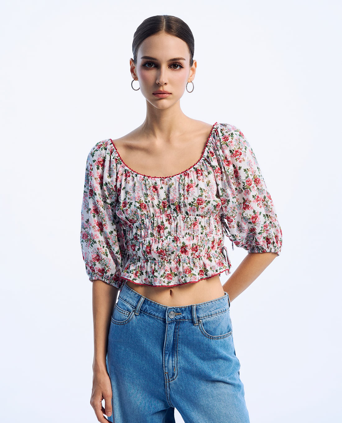 GIGI - Áo croptop cổ thuyền tay lỡ in hoa nữ tính