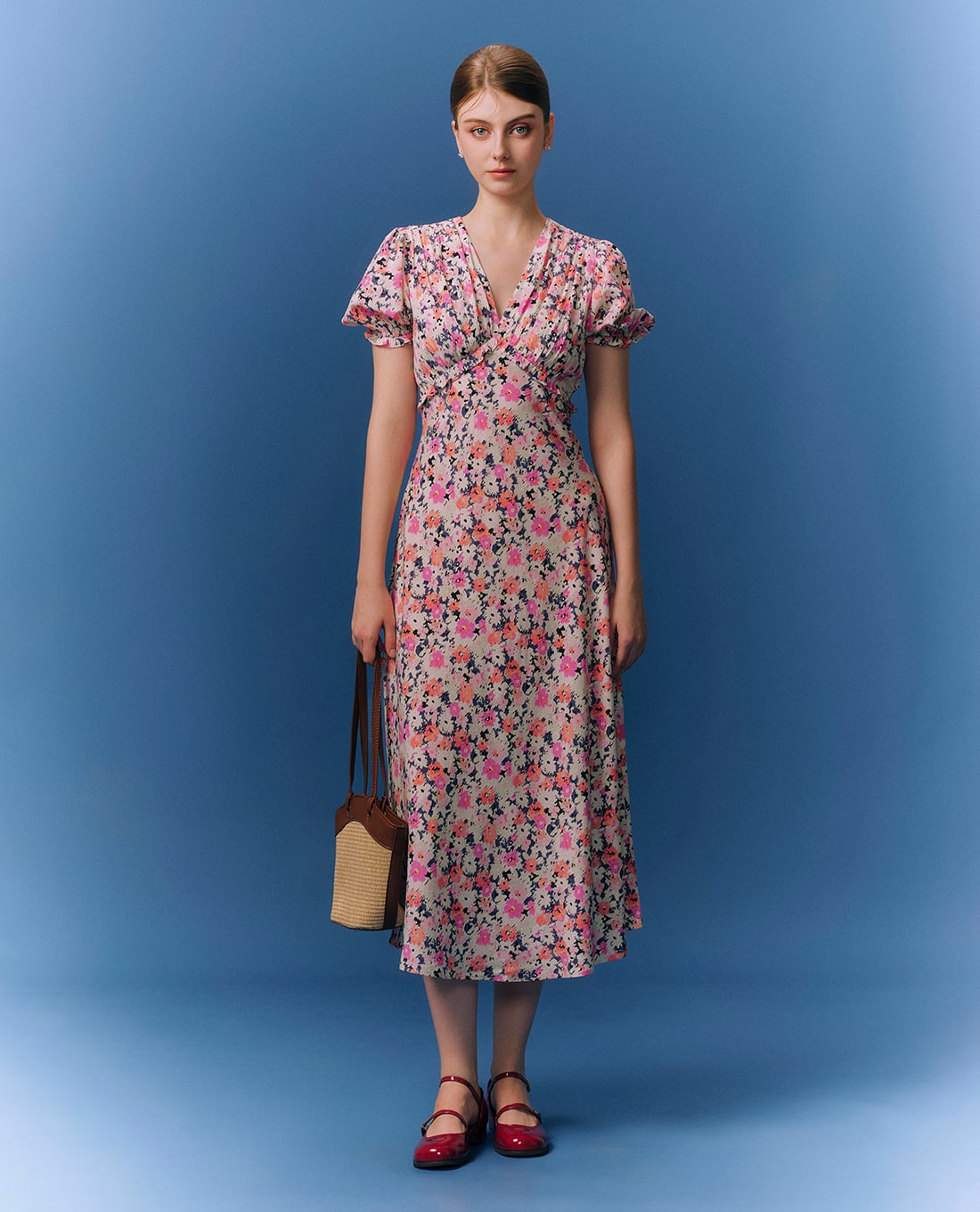 GIGI - Đầm midi phom suông cổ V tay ngắn in hoa thời trang