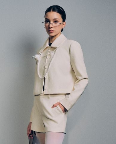  GIGI - Áo khoác croptop nữ cổ bẻ tay dài trẻ trung 