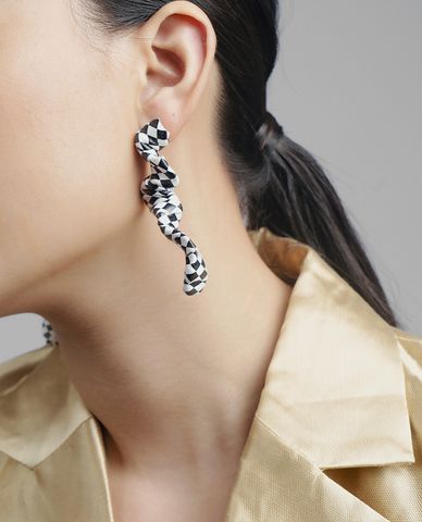  CECI - Khuyên tai nữ dáng dài họa tiết ô vuông độc đáo 