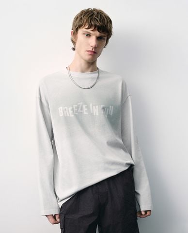  URBAN REVIVO - Áo thun nam cổ tròn tay dài Printed Loose 