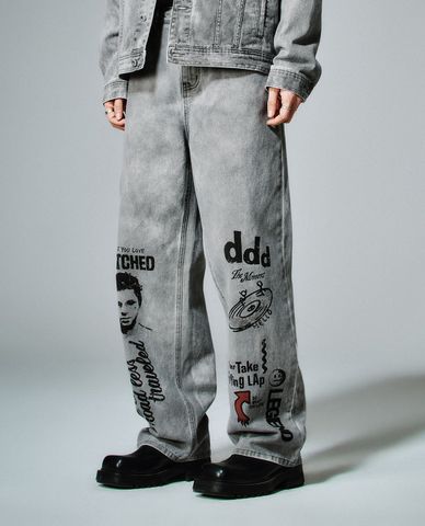  URBAN REVIVO - Quần jeans nam ống rộng phối họa tiết 