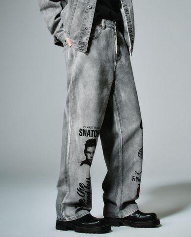  URBAN REVIVO - Quần jeans nam ống rộng phối họa tiết 