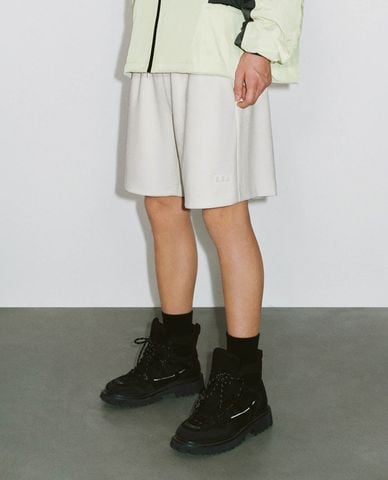  URBAN REVIVO - Quần short nam ngang gối lưng thun 