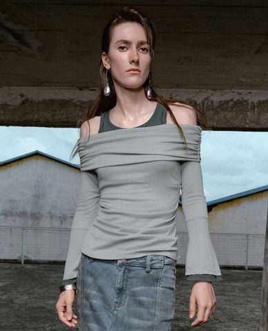  URBAN REVIVO - Áo trễ vai nữ tay dài hiện đại 2 In 1 Cold 