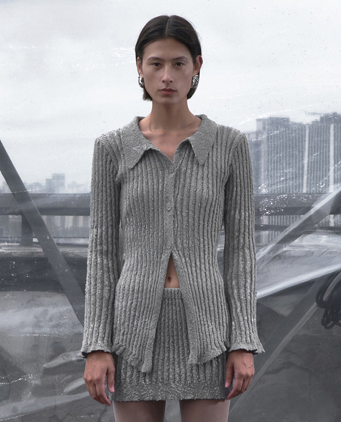 URBAN REVIVO - Áo khoác cardigan nữ cổ bẻ tay dài hiện đại