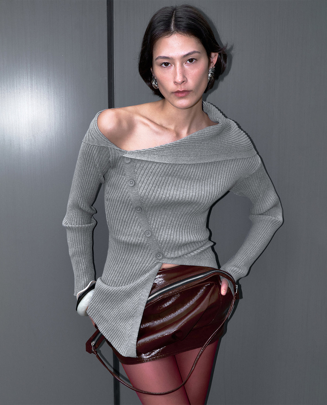 URBAN REVIVO - Áo trễ vai nữ dệt kim tay dài One Shoulder