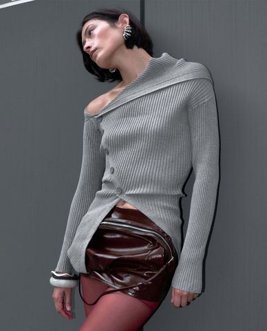  URBAN REVIVO - Áo trễ vai nữ dệt kim tay dài One Shoulder 