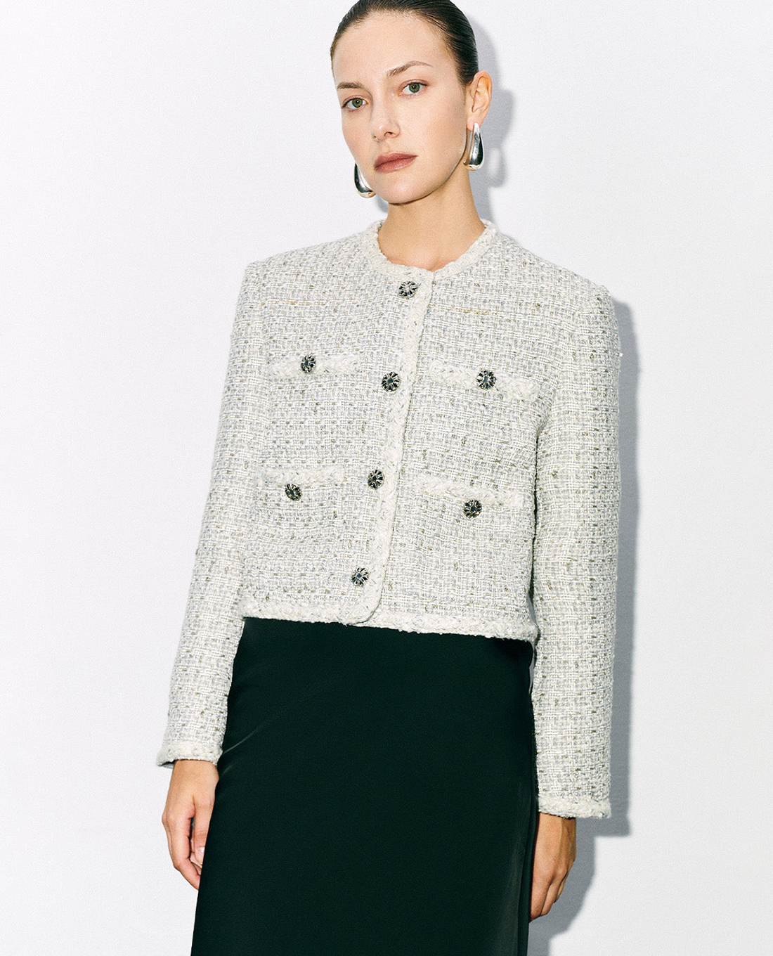 URBAN REVIVO - Áo khoác tweed nữ phom croptop Collared Neck