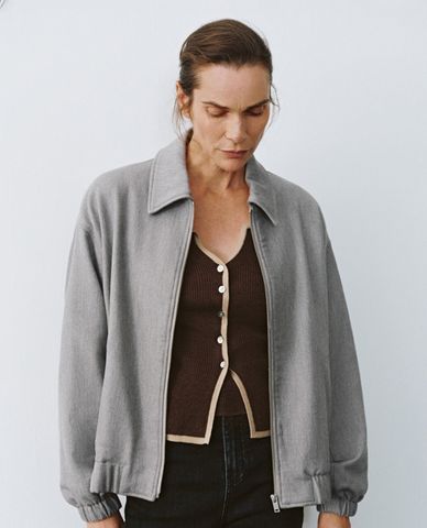  URBAN REVIVO - Áo khoác nữ phom rộng phối zip Drawstring Hem 