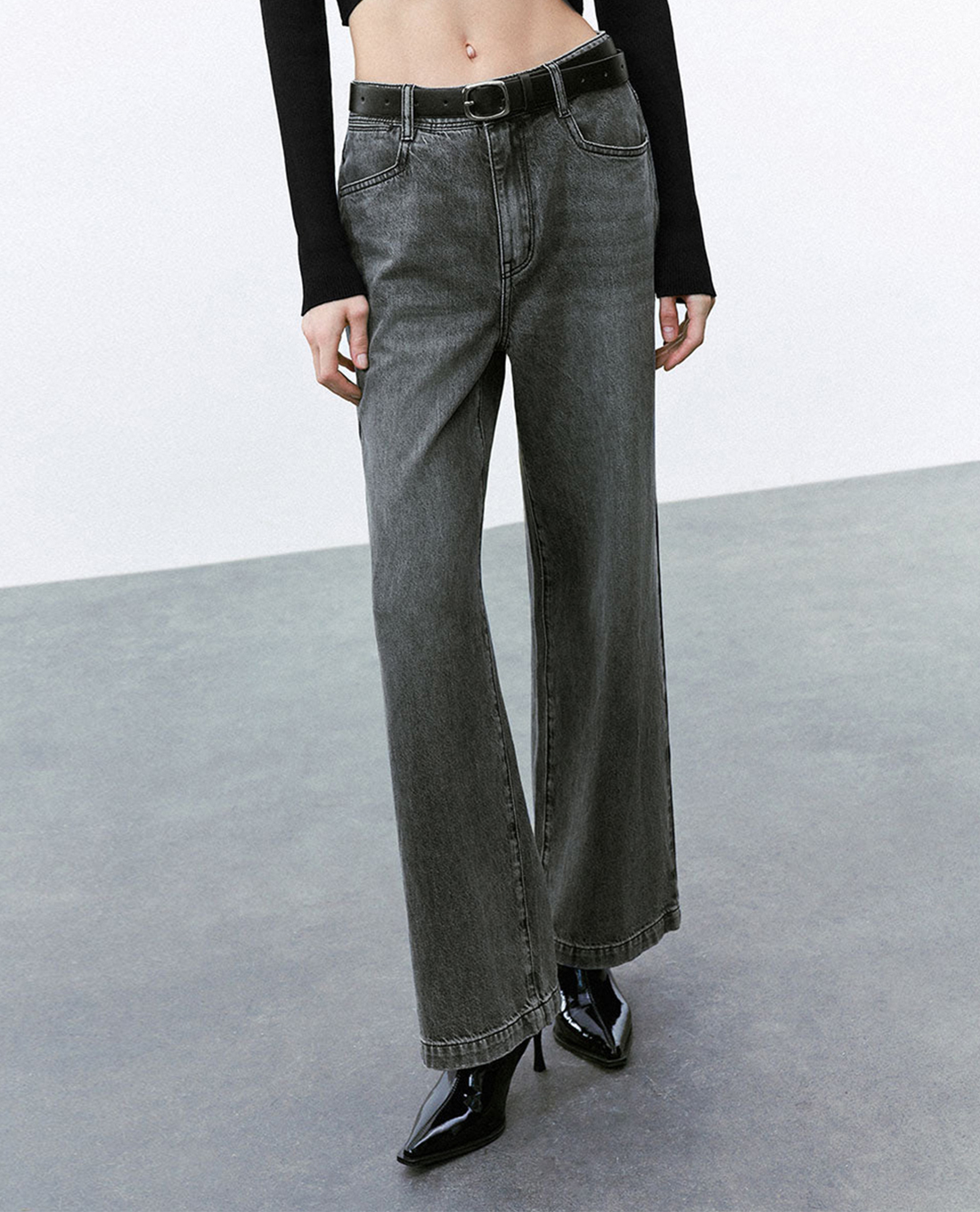 URBAN REVIVO - Quần jeans nữ ống rộng thời trang