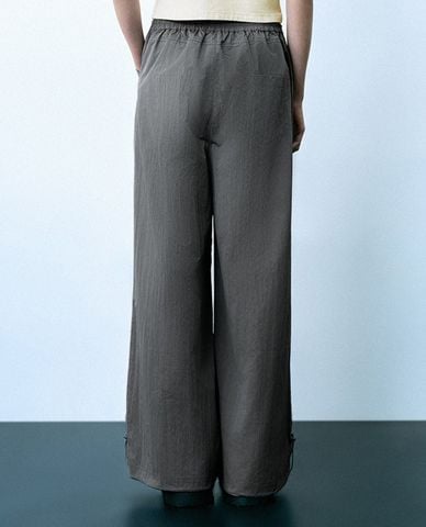  URBAN REVIVO - Quần nữ ống rộng lưng thun phối dây rút 