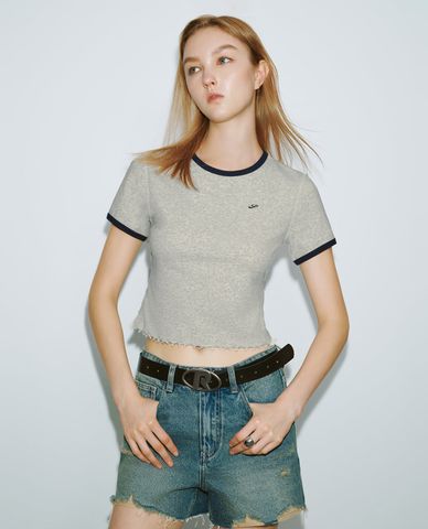  URBAN REVIVO - Áo croptop nữ cổ tròn tay ngắn 