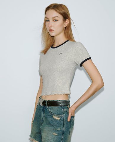  URBAN REVIVO - Áo croptop nữ cổ tròn tay ngắn 