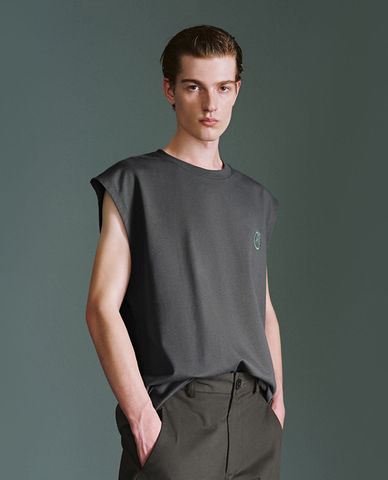  URBAN REVIVO - Áo thun nam cổ tròn tay ngắn 