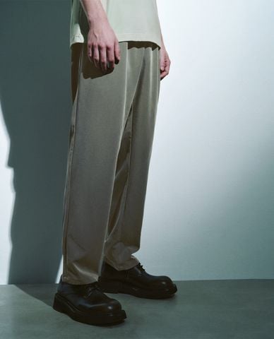  URBAN REVIVO - Quần nam ống đứng phối nút thời trang 