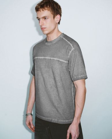  URBAN REVIVO - Áo thun nam cổ tròn tay ngắn hiện đại 