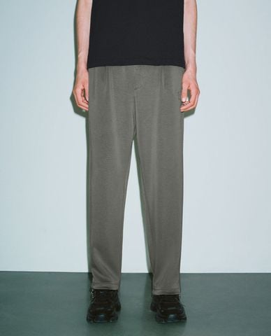  URBAN REVIVO - Quần nam ống đứng phối dây rút Carrot 