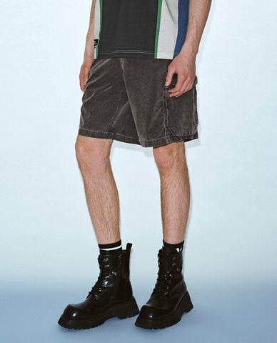  URBAN REVIVO - Quần short jeans nam Vogue 