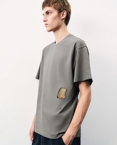  URBAN REVIVO - Áo thun nam cổ tròn tay ngắn in hình 