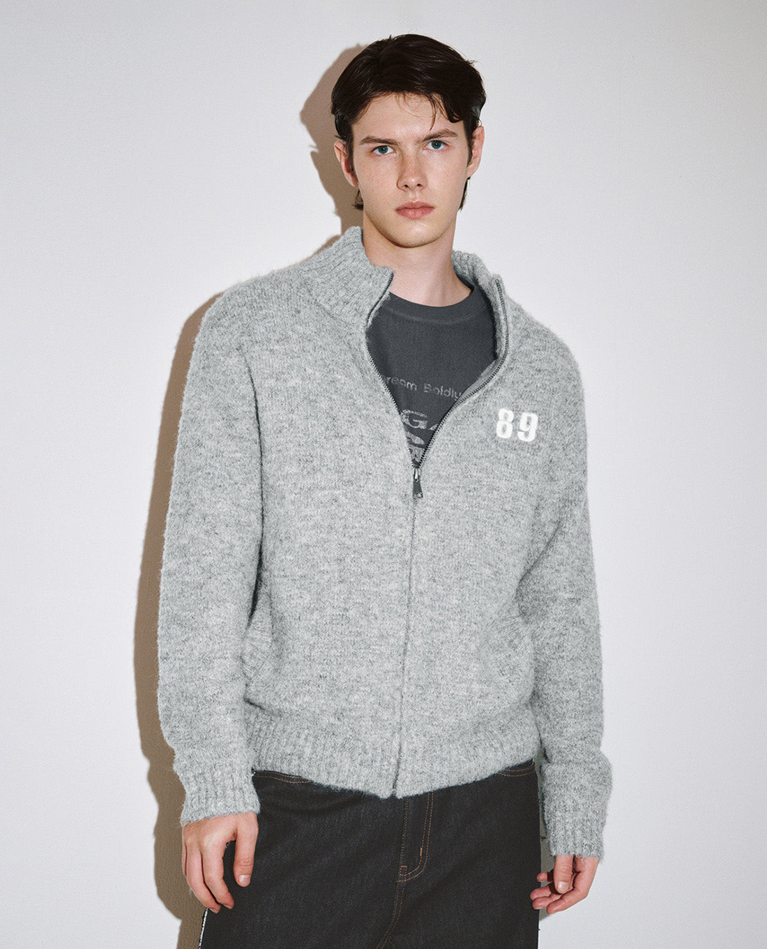 URBAN REVIVO - Áo khoác dệt kim nam cổ cao tay dài Zip Up Front