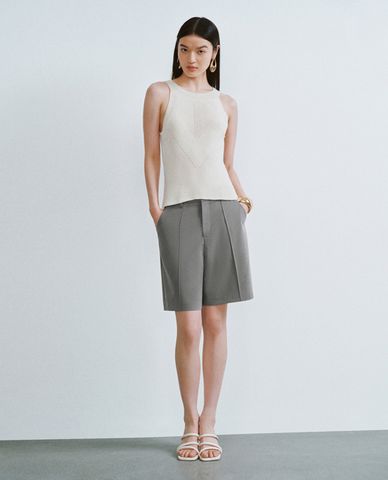  URBAN REVIVO - Quần short nữ ống đứng nhấn li thanh lịch 