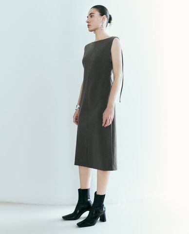  URBAN REVIVO - Đầm sát nách midi cổ tròn thanh lịch 