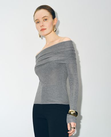  URBAN REVIVO - Áo trễ vai nữ dệt kim phom ôm tôn dáng 