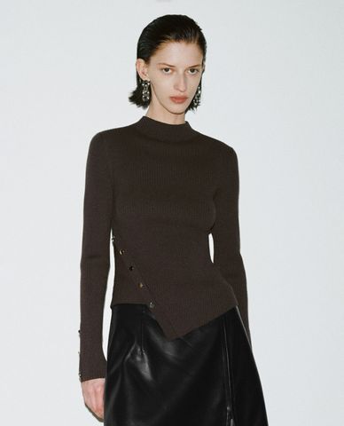  URBAN REVIVO - Áo dệt kim nữ tay dài phom ôm Mock 