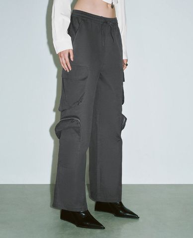  URBAN REVIVO - Quần nữ ống rộng lưng thun cá tính 