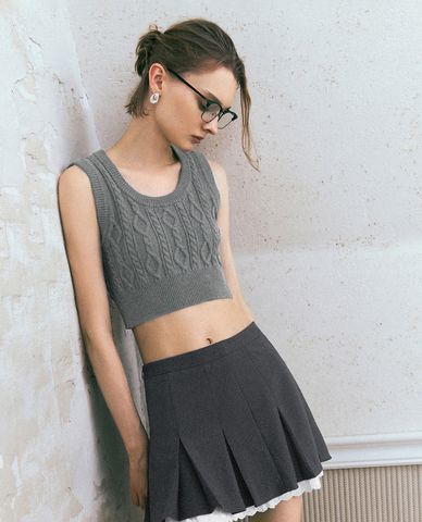  URBAN REVIVO - Áo ba lỗ nữ dệt kim cổ tròn phom croptop U Neck 