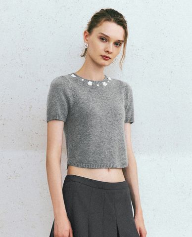  URBAN REVIVO - Áo dệt kim nữ cổ tròn tay ngắn phom croptop 