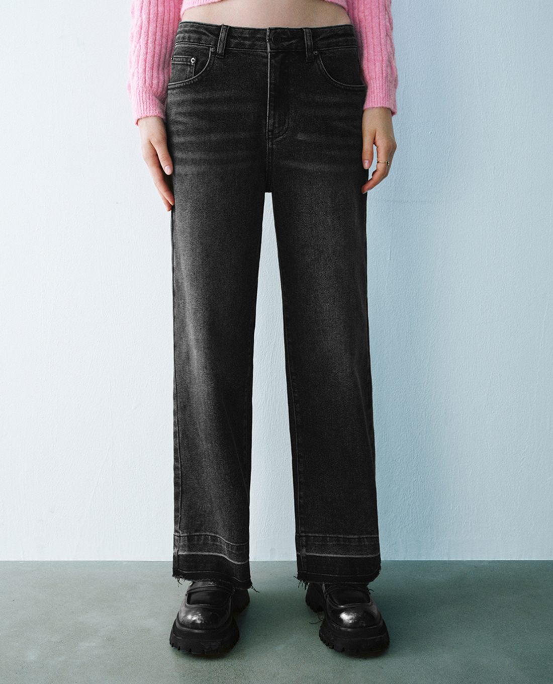 URBAN REVIVO - Quần jeans nữ ống đứng wash bạc