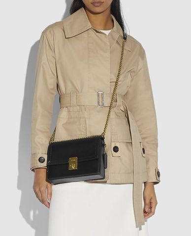  COACH - Túi đeo vai nắp gập khóa kim loại Hutton 