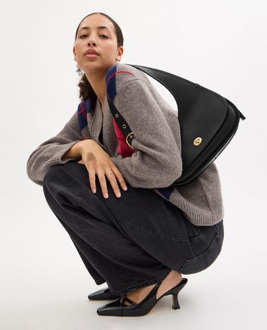  COACH - Túi đeo vai nữ hình bán nguyệt Cashin Carry Cresent 