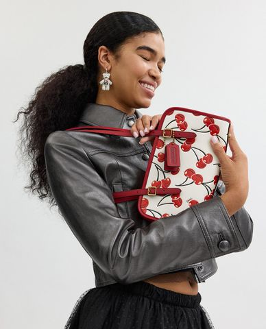  COACH - Túi đeo vai nữ phom chữ nhật Swing Zip Bag With Cherry Print 