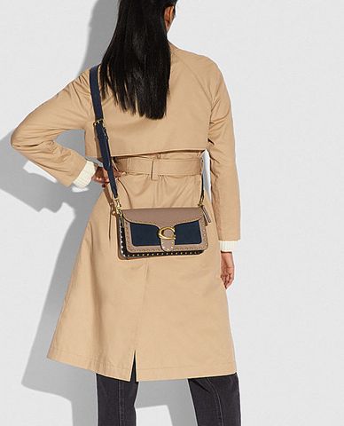  COACH - Túi đeo vai chữ nhật đính đinh tán Tabby 26 