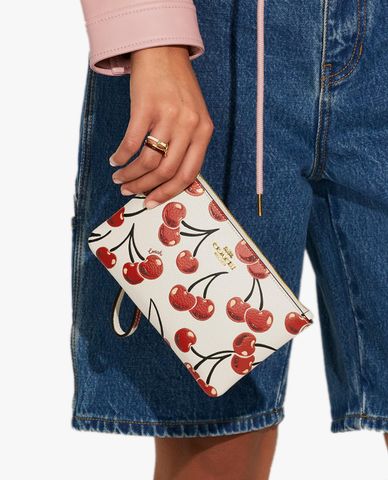  COACH - Ví cầm tay nữ chữ nhật khóa zip phối quai nhỏ Cherry Print 