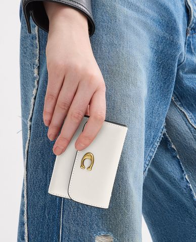  COACH - Ví nữ dáng ngắn nắp gập Essential 