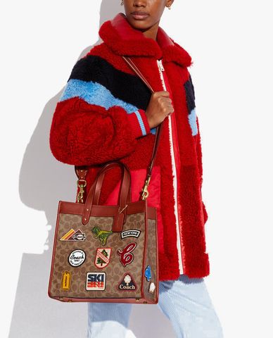  COACH - Túi tote nữ phom vuông Signature Canvas With Patches 