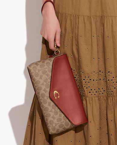  COACH - Ví cầm tay nữ nắp gập phom chữ nhật Wyn 