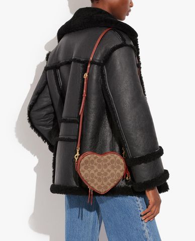  COACH - Túi đeo chéo nữ phom trái tim thời trang 