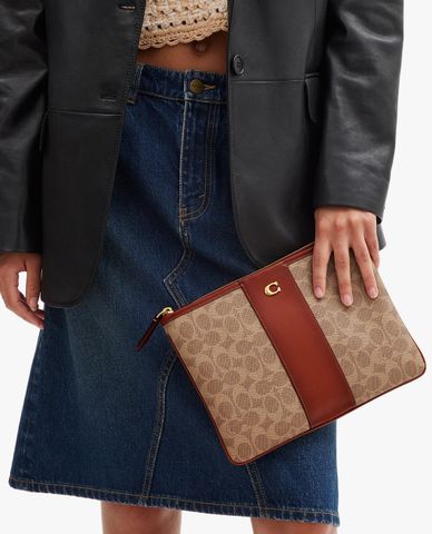  COACH - Túi cầm tay nữ phom chữ nhật phối zip Pouch 28 Signature Canvas 