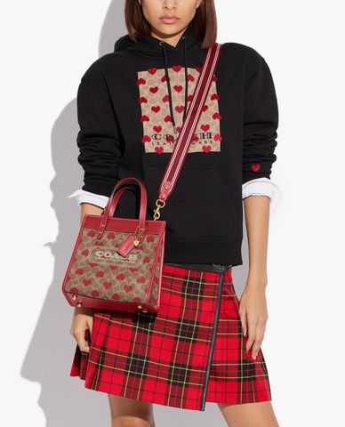  COACH - Túi xách nữ phom vuông phối họa tiết trái tim 