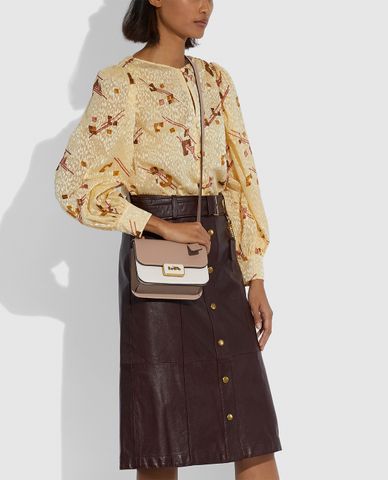  COACH - Túi nữ đeo chéo nữ chữ nhật Alie 18 In Colorblock 