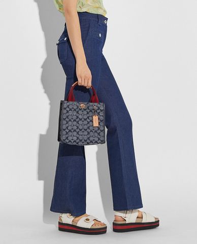  COACH - Túi tote nữ phom vuông 22 In Signature Chambray 
