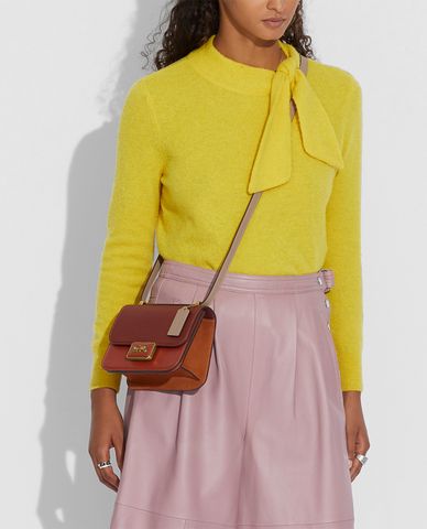  COACH - Túi đeo vai nữ nắp gập Alie 18 In Colorblock 