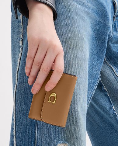  COACH - Ví nữ dáng ngắn nắp gập Essential 