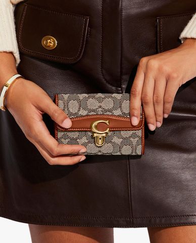  COACH - Ví nữ nắp gập phom chữ nhật Studio Medium In Signature Jacquard 